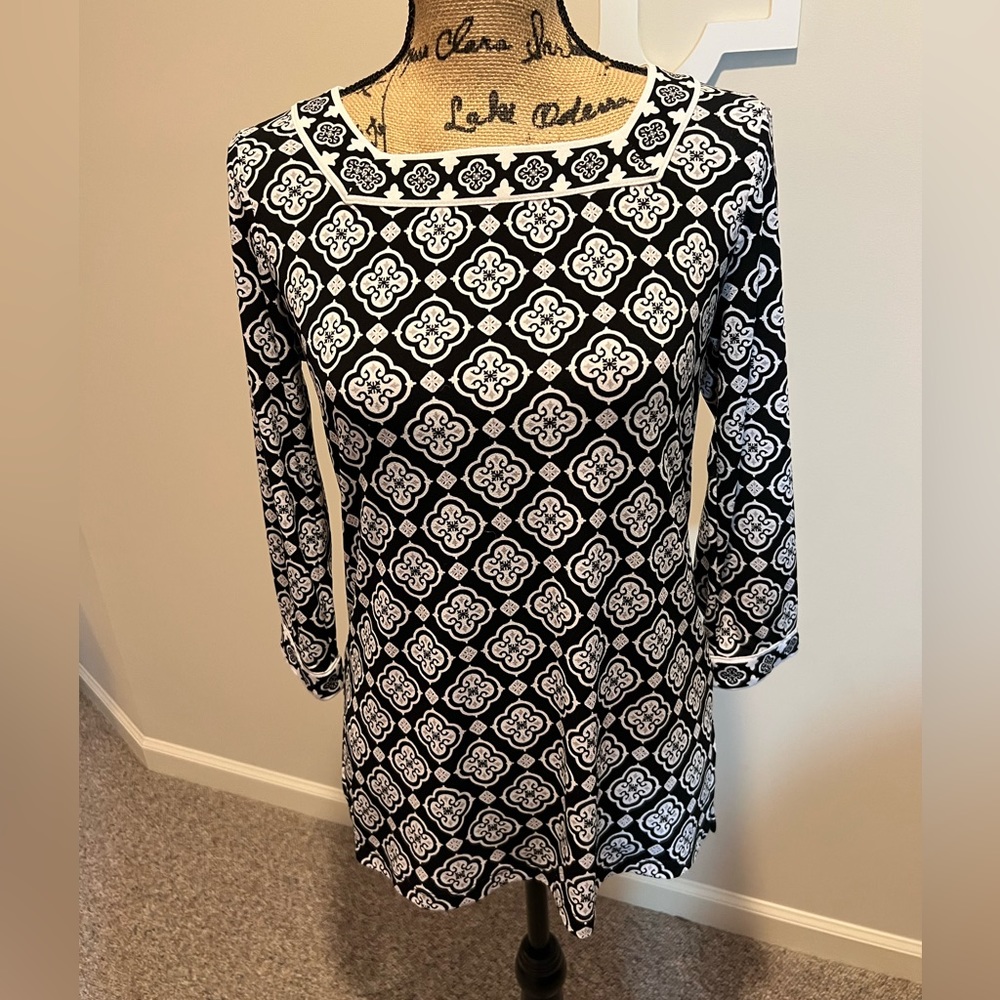 Magnolia Grace Black & White Tunic Size Small